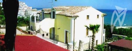 Villa Vittoria vid havet i Rodi Garganico, Apulien